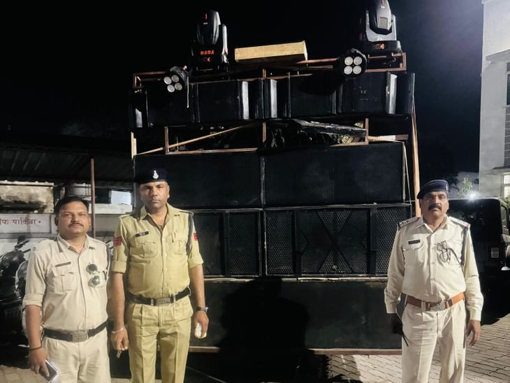 सिवनी में देर रात डीजे बजाने पर कार्रवाई:कोतवाली पुलिस ने साउंड सिस्टम और पिकअप वाहन जब्त