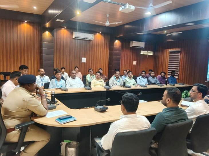 सिंगरौली में डकैती, बालाघाट में बैंकों की सुरक्षा पर चर्चा:पुलिस बोली- पैनिक बटन और अलार्म हमेशा चालू रहें और हथियारबंद गार्ड तैनात करें