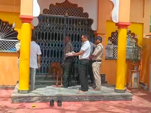 नरसिंहपुर में हनुमान मंदिर से गहने-नकदी चोरी:जैन मंदिर का ताला नहीं तोड़ पाए चोर, ट्रस्टी बोले-CCTV में दिखे दो संदिग्ध