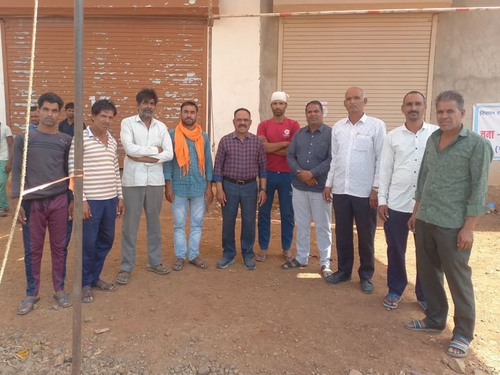 समर्थन मूल्य पर चना खरीदी में अड़चनें:पंजीयन के बाद भी स्लॉट नहीं मिलने से किसान नाराज, भावांतर की भी मांग