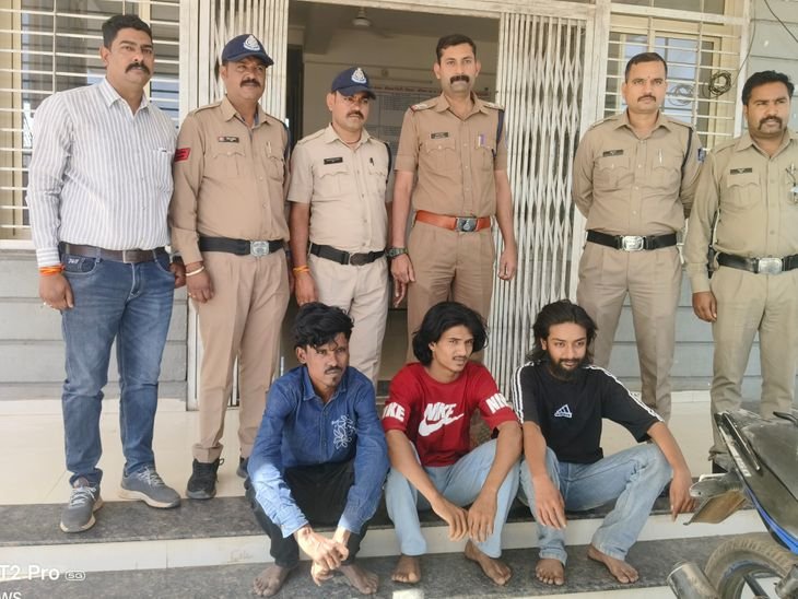 नीमच में 15 लाख की MD ड्रग्स पकड़ाई:तीन तस्कर गिरफ्तार, वाहन चेकिंग में इनके पास डोडाचूरा भी मिला