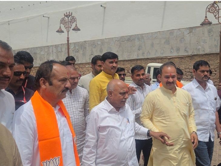 भाजपा प्रदेश अध्यक्ष हेमंत खंडेलवाल ओरछा आए:राम राजा सरकार के दर्शन किए, स्वागत करने मची होड़