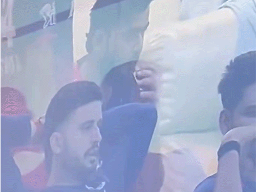 राजस्थान के कप्तान रियान पराग ई-सिगरेट पीते दिखे:मैच के दौरान ड्रेसिंग रूम का वीडियो वायरल; ई-सिगरेट बैन, BCCI कार्रवाई कर सकता है