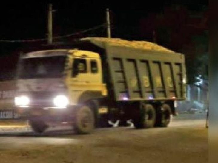 भिंड में माइनिंग टीम का बदमाशों ने 4KM किया पीछा:ओवरलोड डंपर छुड़ाने के लिए माफियाओं ने की घेराबंदी, पुलिस ने निकलवाया