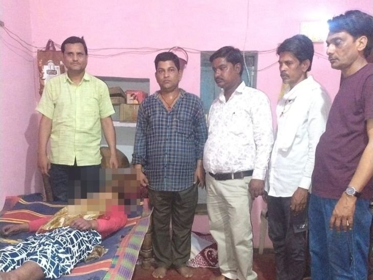 दमोह में युवती का शव फंदे से लटका मिला:व्हाट्सएप हैक होने से तीन दिन से परेशान थी; पुलिस ने मोबाइल जब्त किया