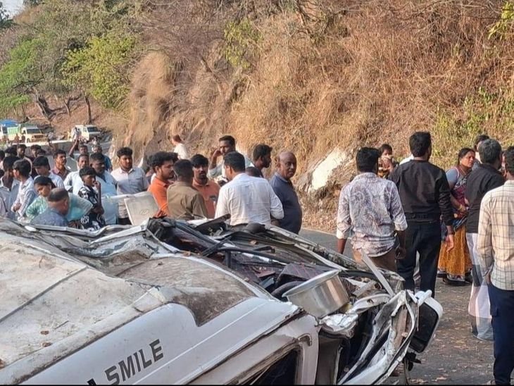 तमिलनाडु में ट्रैवलर सड़क से उतरी; 8 की मौत:केरलम के 13 पर्यटक सवार थे; हेयरपिन मोड़ पर हादसा; 5 की हालत गंभीर