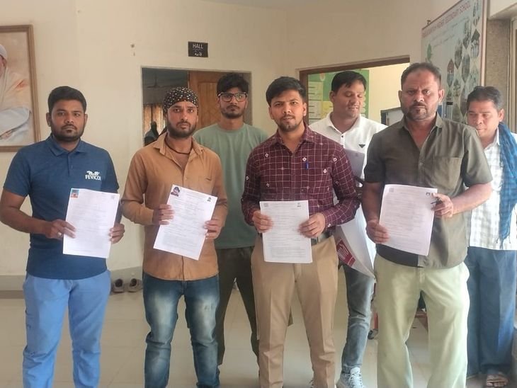 बड़वानी RTE विवाद सुलझा, 6 बच्चों को मिला एडमिशन:स्कूल कोर्ट में लंबित याचिका का हवाला देकर जिम्मेदारी से बच रहा था