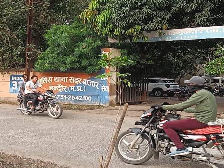 इंदौर में महिला आरक्षक ने किया सुसाइड का प्रयास:फर्स्ट बटालियन के फ्लैट में फंदे पर लटकी मिली; हालत गंभीर, पुलिस जांच में जुटी