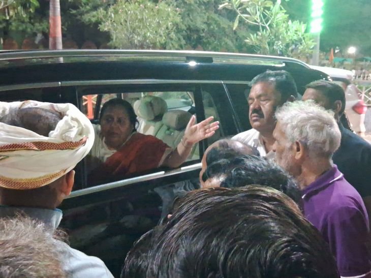 उमा भारती ने टीकमगढ़ में अतिक्रमण मुहिम का विरोध किया:कहा- गरीबों पर कार्रवाई गलत, पहले अमीरों के कब्जे हटें