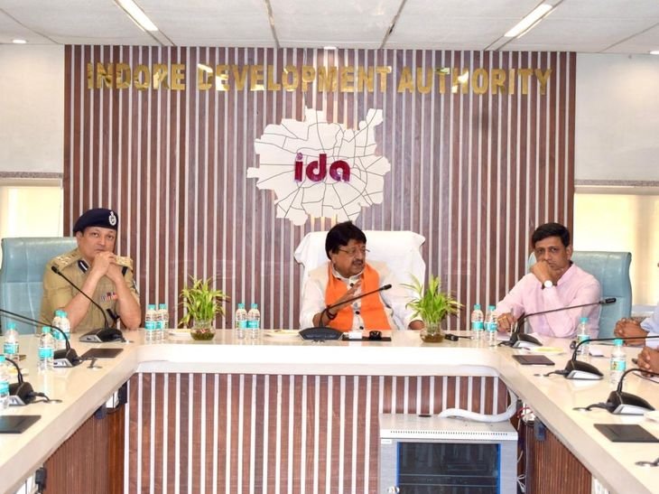 इंदौर के बड़ा गणपति-चंदन नगर फ्लाईओवर पर सख्त निर्देश:सिंहस्थ से पहले पूरा करने का लक्ष्य; मंत्री विजयवर्गीय बोले- जरूरत हो तो बढ़ाएं टीमें