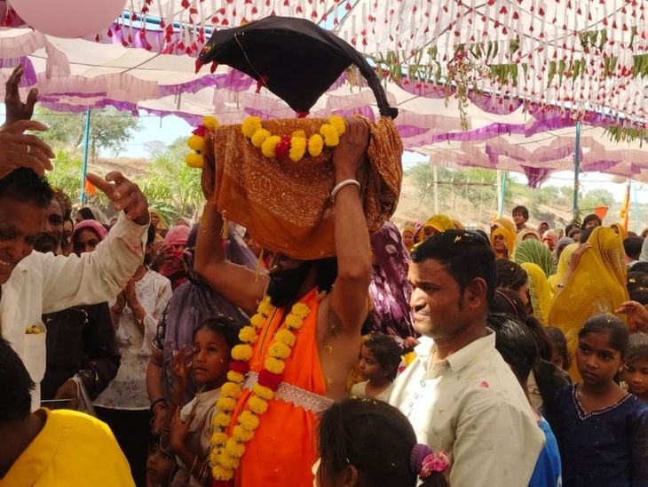 कथावाचक ने पशु बलि को बताया अंधविश्वास:रायपुरिया के मातापाड़ा में कृष्ण जन्मोत्सव, 'जय कन्हैया लाल की' गूंज