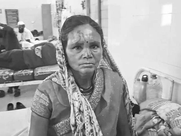 नरसिंहपुर में अनियंत्रित होकर फिसली बाइक, तीन लोग घायल:अचानक कुत्ता सामने आने से बिगड़ा संतुलन, शादी से लौटते समय हुआ हादसा