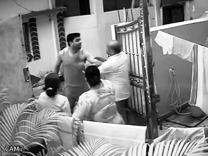 पुलिस आरक्षक-अधिवक्ता का हुआ विवाद:दोनों में मारपीट का CCTV, वकील का आरोप- पुलिस नहीं दर्ज हो रही है FIR