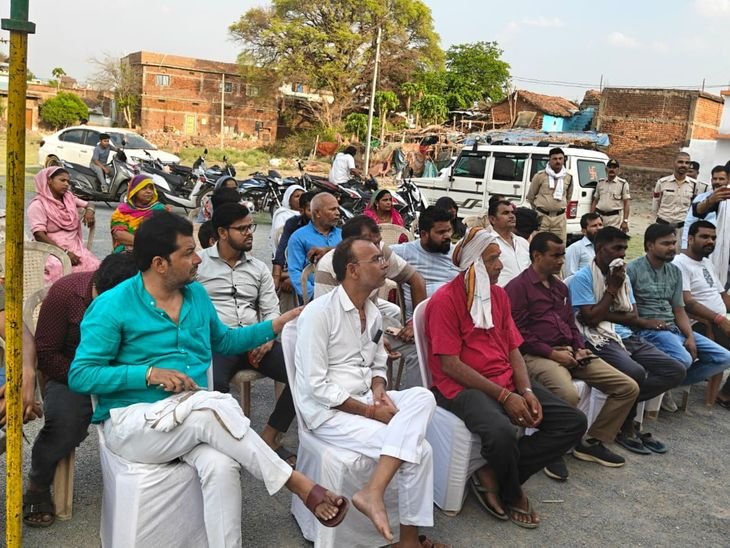 मैहर में 'आपकी पुलिस आपके द्वार' जन चौपाल:ग्रामीणों को कानून, सुरक्षा और साइबर अपराधों की जानकारी दी गई