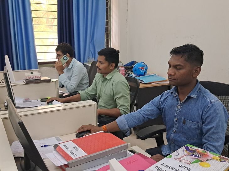 'फेक रिफंड स्कैम' से ठगी के दो मामले दर्ज:मंडला में अपराधी फर्जी SMS भेजकर पैसे वापस मंगाकर कर रहे धोखाधड़ी