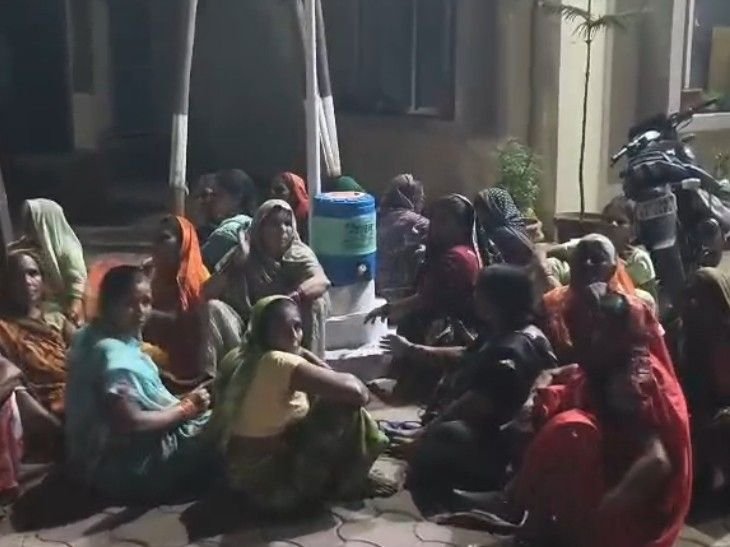 डोहर समाज ने दी बौद्ध धर्म अपनाने की धमकी:कुलदेवी मंदिर मार्ग पर अतिक्रमण का किया विरोध, कहा- श्रद्धालुओं को पूजा करने से रोका गया