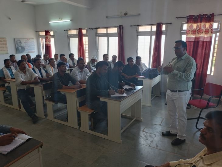 डिंडौरी में जनगणना 2027 का प्रशिक्षण शुरू:220 प्रगणक हुए शामिल; एक मई से डोर-टू-डोर सर्वे, मास्टर ट्रेनर्स ने प्रक्रिया समझाई