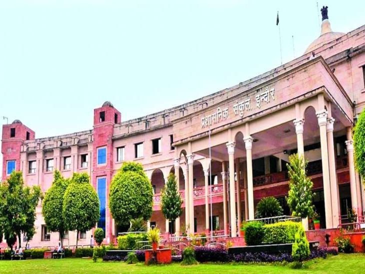 इंदौर जिला प्रशासन की बड़ी कार्रवाई:टिगरिया बादशाह क्षेत्र में अवैध गोदाम पर छापा, 22 हजार लीटर सॉल्वेंट जब्त