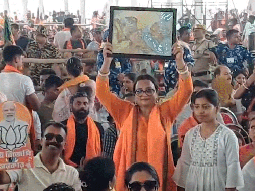 मोदी बोले- झालमुड़ी मैंने खाई, झाल उन्हें लग रही:बंगाल के कृष्णानगर में कहा- 4 मई को बीजेपी जीतेगी, मिठाई के साथ झालमुड़ी भी बंटेगी