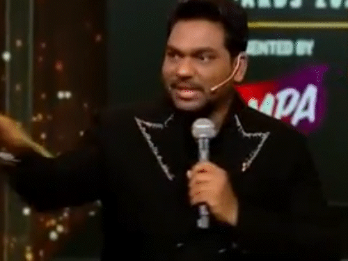 जाकिर खान बोले- धुरंधर से सबकी जली:बॉलीवुड पर कसा तंज; कहा- बम ल्यारी में फूटे, पर धुआं बांद्रा से जुहू में उड़ा