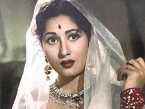 मधुबाला की बायोपिक में धुरंधर फेम एक्ट्रेस की चर्चा:दावा- लीड रोल में सारा अर्जुन नजर आ सकती हैं, आधिकारिक घोषणा बाकी