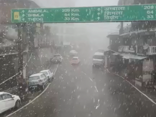 शिमला के नारकंडा-कुफरी में बर्फबारी:हिमाचल में रातभर तेज बारिश, आज 5 जिलों में ओलावृष्टि का ऑरेंज अलर्ट, तापमान में भारी गिरावट