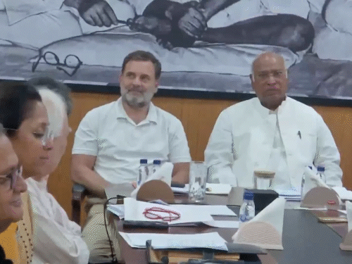 महिला आरक्षण को लेकर विपक्ष की मीटिंग:राहुल-खड़गे मौजूद, कल संसद में पेश होगा; लोकसभा सीटें 850 करने का प्रस्ताव