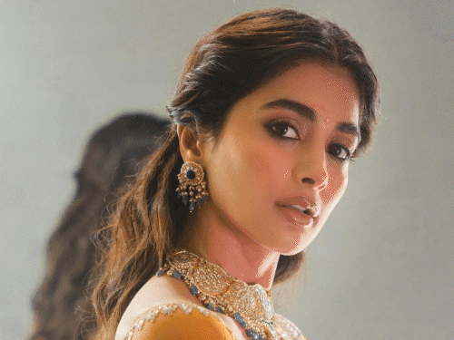 थलापति विजय की फिल्म ‘जन नायकन’ ऑनलाइन लीक:पूजा हेगड़े ने पाइरेसी के खिलाफ सख्त संदेश दिया, बोलीं- फिल्म हजारों लोगों मेहनत नतीजा, बड़े पर्दे पर देखें