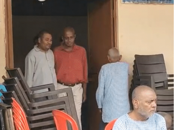 ग्वालियर में मां की लाश के साथ 5दिन रहे भाई-बहन:डेढ़ माह बाद भी कह रहे- मां हमें लेने जरूर आएगी; कीड़े पड़ने पर पुलिस ने बीमार कहकर उठाया था शव