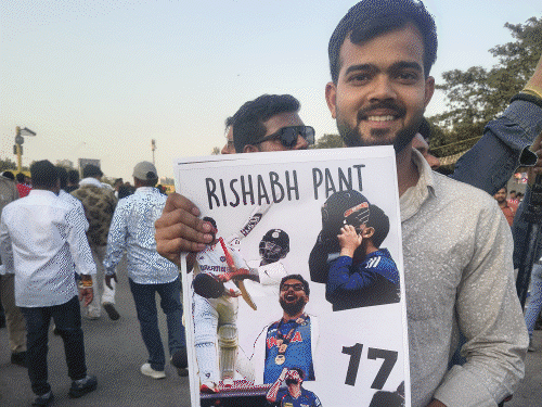 'वैभव सूर्यवंशी सबका बाप, धुआं-धुआं कर देगा':फैंस बोले- यूपी-बिहारी भाई, नेपाल से लखनऊ को सपोर्ट करने पहुंची लड़कियां