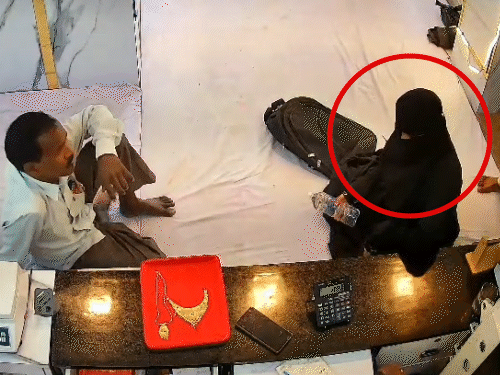 अयोध्या में बुर्का पहनकर लूट करने वाली लड़की हिंदू:खिलौना पिस्टल से की वारदात, दोस्त के साथ बाइक से भागी; दोनों गिरफ्तार