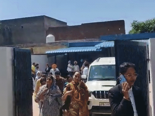 मोहाली कोर्ट को बम से उड़ाने की धमकी:कांप्लेक्स खाली कराया, 3 बजे तक एंट्री बंद; CM मान बोले- हल्के में नहीं ले रहे