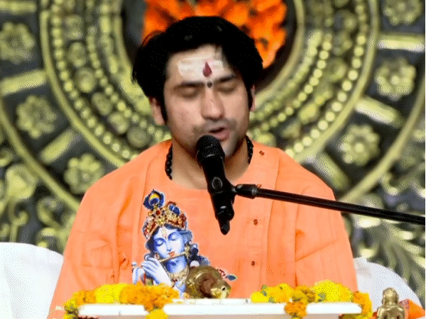 धीरेंद्र शास्त्री बोले-नक्कटा तू अपनी कंपनी लाहौर में खोल ले:लेंसकार्ट के तिलक-मंगलसूत्र पाबंदी पर भड़के; कहा- बेटा गड़बड़ हो गए हो तुम, सुधर जाओ