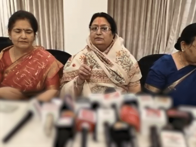 थमने का नाम नहीं ले रहा वंदे मातरम् विवाद:मालिनी गौड़ बोलीं- हम ऐसे लोगों से वोट ही नहीं मांगते, आकाश विजयवर्गीय ने कहा-ऐसे लोग देशद्रोही