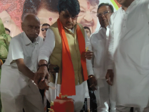 MP Minister Kailash Vijayvargiya Bengal Fake Cases