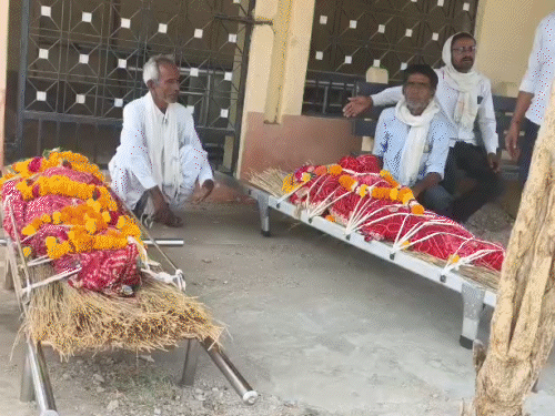 In Takhatgarh (Pali), Rajasthan, the funeral was held on the same pyre for two friends, April 6, 2026