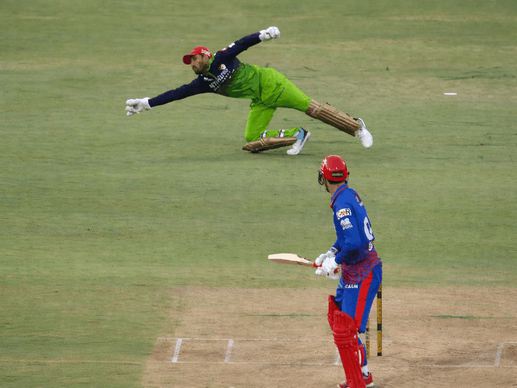 19 साल का हुआ IPL, कोहली 19 रन बनाकर आउट:जितेश का सिंगल हैंड कैच; RCB एक वेन्यू पर 100 मैच खेलने वाली पहली टीम