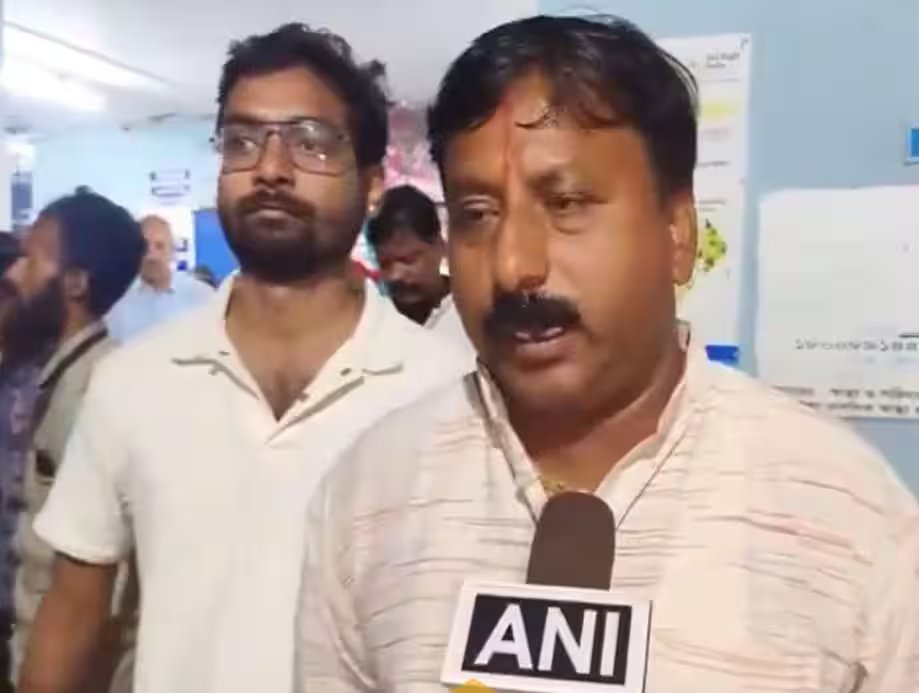 बंगाल चुनाव 2026: बंगाल चुनाव में फिर भड़की हिंसा, भवानीपुर से बीजेपी-टीएमसी में भिड़ंत
