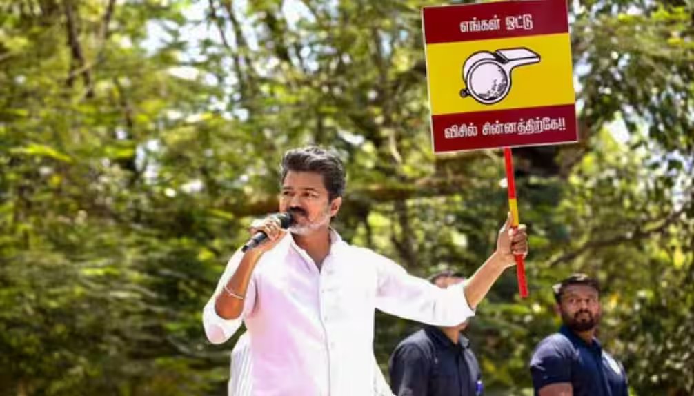 तमिल चुनाव में नाम का कन्फ्यूजन! एक सीट, तीन-तीन 'विजय', वोटर बोले-असली कौन है भाई?