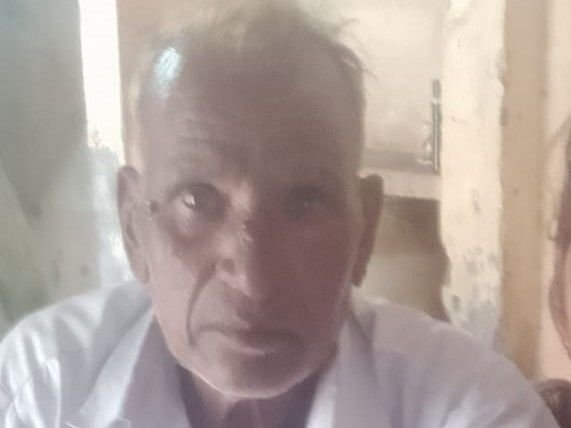 नीमच में अतिक्रमण हटाने के बाद बुजुर्ग की मौत:झोपड़ी में लगी आग. परिजनों ने पुलिस पर मारपीट का आरोप