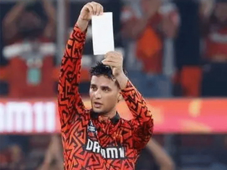 अभिषेक की कैमरामैन से अपील- पापा को दिखाइए:कहा- वे बाउंड्री के पास बैठकर मुझे बैटिंग सिखाते हैं