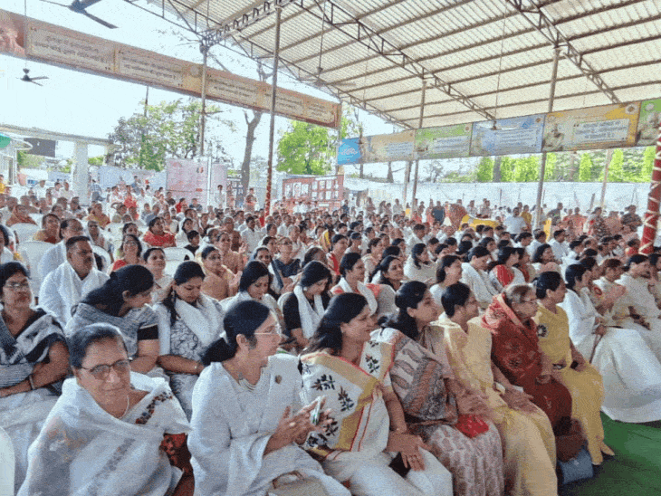 108 देशों में एक साथ गूंजा नवकार महामंत्र:जवाहर चौक जैन मंदिर में सामूहिक पाठ; विश्व शांति और मानव कल्याण की कामना