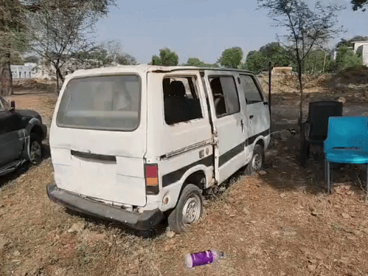 रीवा में वाहनों की नीलामी में घोटाले का आरोप:2 फोर व्हीलर समेत 23 वाहन 1.13 लाख में बेचे, पहले 39 वाहन 85 हजार में नीलाम किए