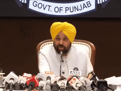CM बोले-BJP में गए सांसदों ने पंजाबियों से की गद्दारी:कहा-भाजपा हमारी सरकार के कामों से डरी; संजय सिंह बोले-यह ऑपरेशन लोटस