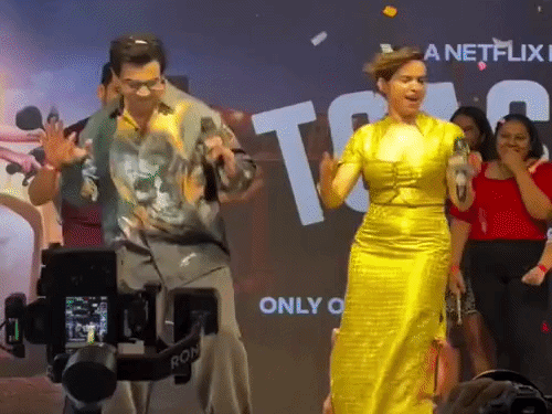 गुरुग्राम में एंबियंस मॉल पहुंचे एक्टर राव राजकुमार:फिल्म टोस्टर की को-स्टार सानिया के साथ दी परफॉर्मेंस, फैंस संग ली सेल्फी