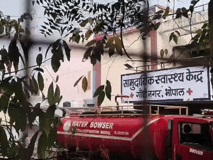 भोपाल के गांधीनगर सामुदायिक स्वास्थ्य केंद्र में आग:8 मरीजों को संतनगर सिविल अस्पताल शिफ्ट किया, दवाएं जलीं