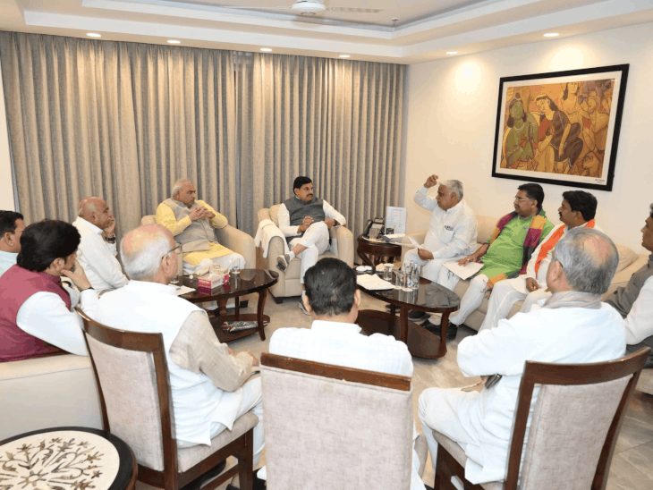 दिल्ली में केंद्रीय मंत्रियों के साथ सीएम की बैठक:शिवप्रकाश, हेमंत ने सिंधिया, मुरुगन, वीरेंद्र, उइके की मौजूदगी में एमपी के सांसदों से की चर्चा