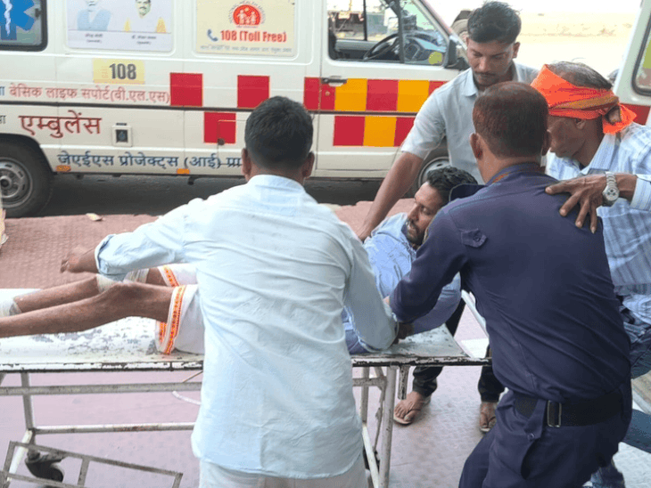 बैतूल में शादी समारोह में डीजे वाहन भीड़ में घुसा:दूल्हे के पेट से गुजरा टायर, कई घायल; आशंका- ब्रेक फेल होने से हादसा