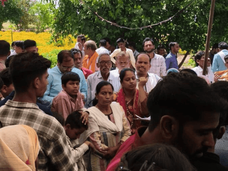 मंदसौर में 18 दिन कम उम्र पर बाल विवाह रुकवाया:17 साल 11 माह के दूल्हे की शादी टली, टीम ने समझाइश देकर ऑब्जर्वेशन होम भेजा