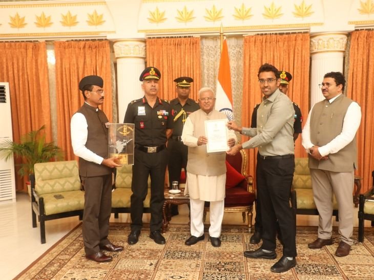 झंडा दिवस निधि में हरदा प्रदेश में दूसरे स्थान पर:लक्ष्य से दोगुनी राशि संग्रह, 11 साल से टॉप तीन में, राज्यपाल के हाथों कलेक्टर सम्मानित